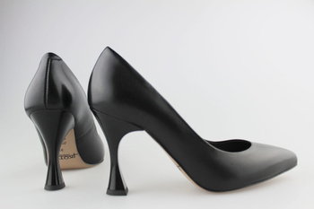 Kotyl 7305 czarny lico