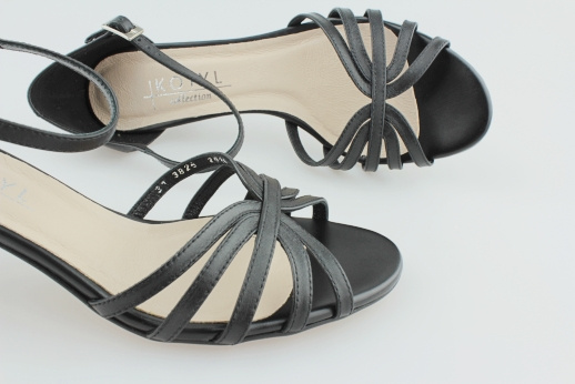 Kotyl 3825 czarny lico