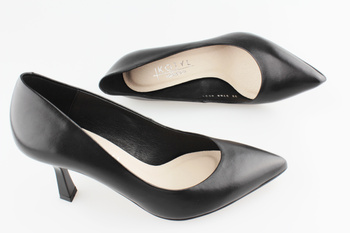 Kotyl 3789 czarny lico 