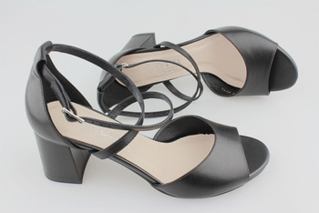 Kotyl 3803 czarny lico