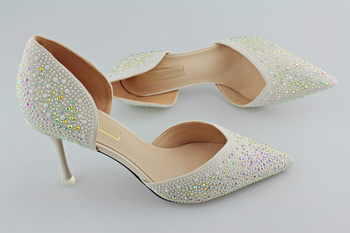 Błyszczące szpilki z koralikami m.252 złoty biały 